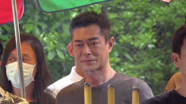 เผยภาพ ‘กู่เทียนเล่อ’ ในกองถ่าย ติดดินเรียบง่าย ไม่มีผู้ช่วยแม้แต่คนเดียว!!