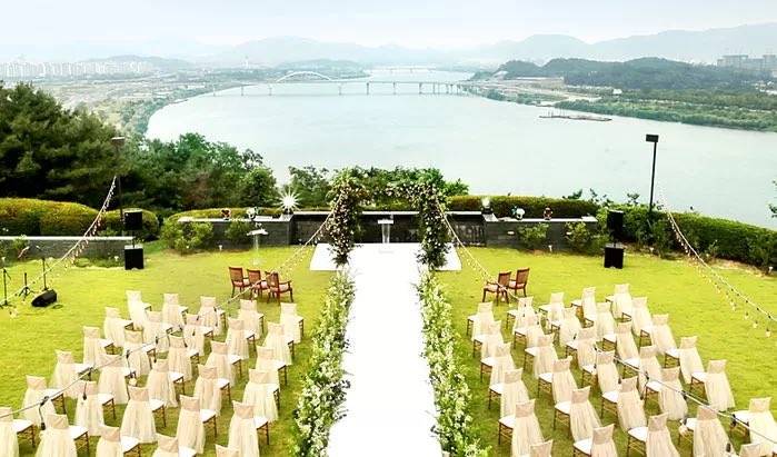 พิธีวิวาห์ ฮยอนบิน และ ซนเยจิน จะจัดแบบกลางแจ้งที่โรงแรมหรู Sheraton Grand Walkerhill 