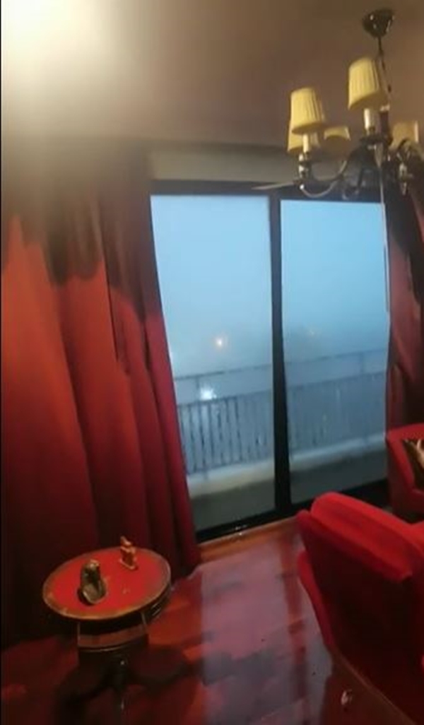 ระทึก!! โก้ ธีรศักดิ์ - บูม สุภาพร เจอฝนถล่ม บ้าน - รถ เสียหาย