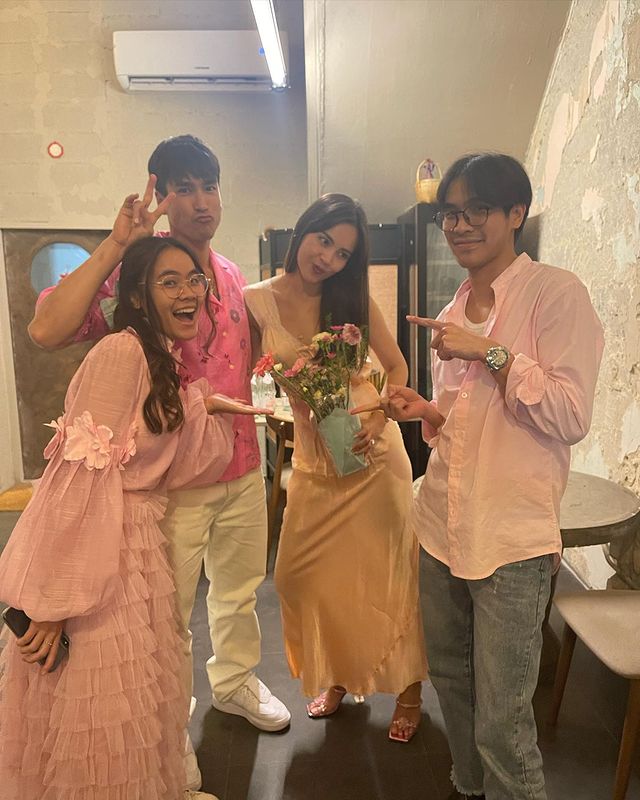 สองครอบครัวฉลองยินดี ณเดชน์ - ญาญ่า เตรียมสละโสด ธีมสีชมพู่หวานเจี๊ยบ!!