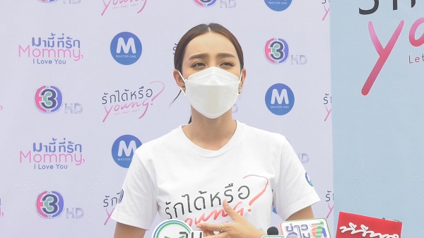 “น้ำตาล พิจักขณา” แฮปปี้รักมั่นคง 10 ปี “ไผ่ พาทิศ” (มีคลิป)