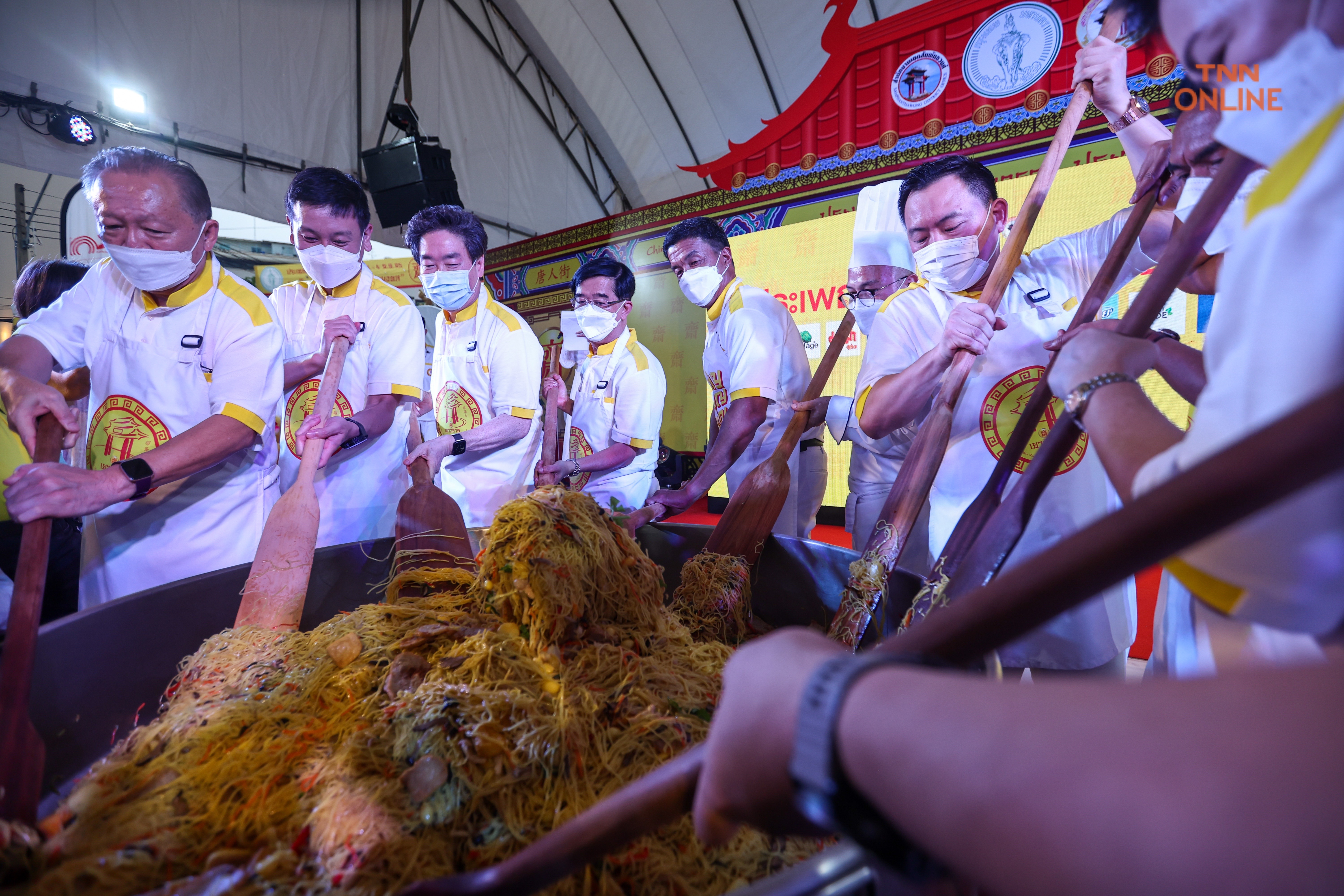 ชัชชาติเปิดงานเจเยาวราช เชิดสิงโต ผัดหมี่มงคล พร้อมขบวนแห่สุดยิ่งใหญ่