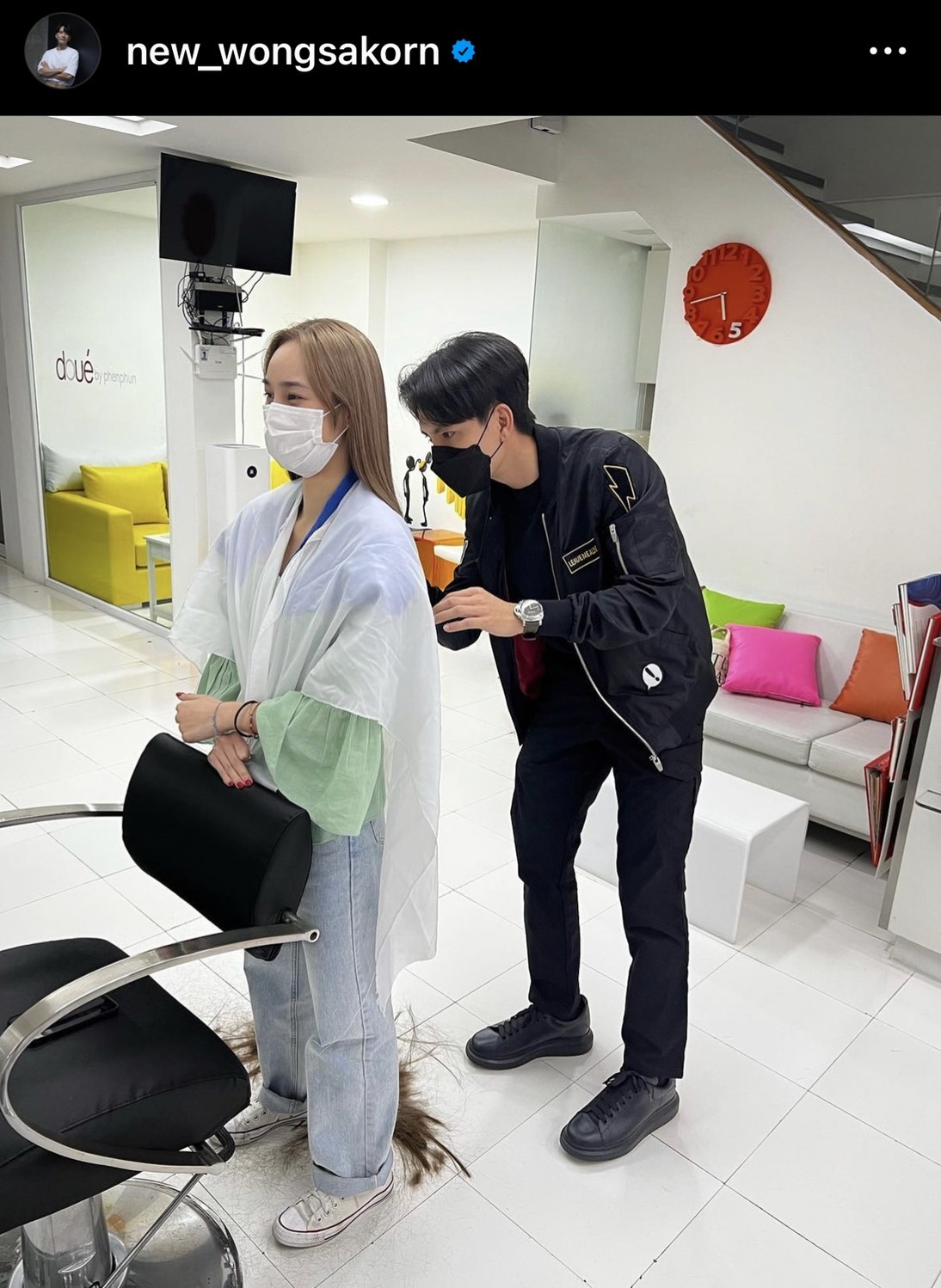 นาว หั่นผมสั้น สวยสะบัด!!  แฟนหนุ่ม นิว ขอมีส่วนร่วมช่วยตัดผมให้ก่อน