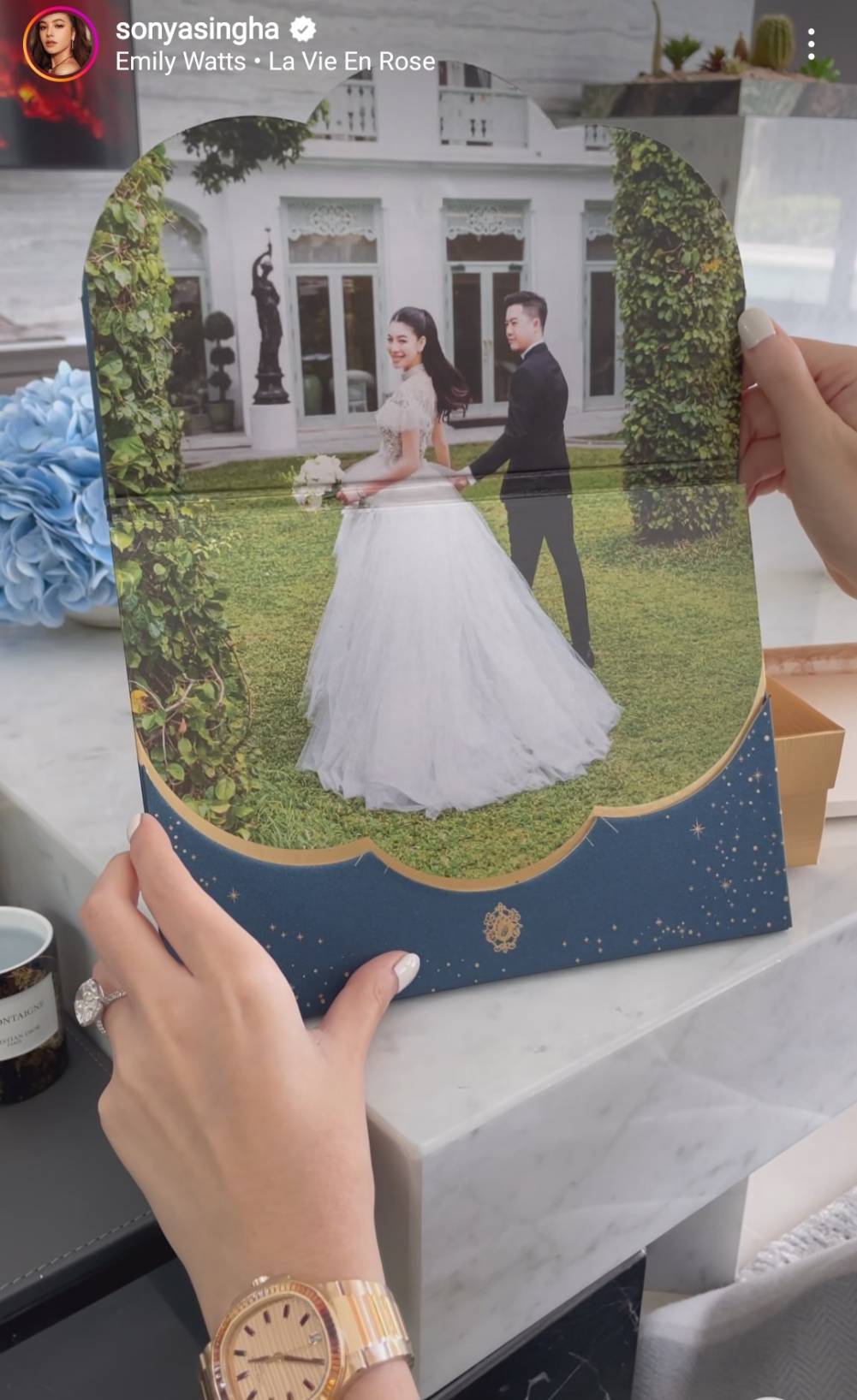 แคท ซอนญ่า เผยโฉมการ์ดงานแต่งสุดเรียบหรู แคท ซอนญ่า เผยโฉมการ์ดงานแต่งสุดเรียบหรู