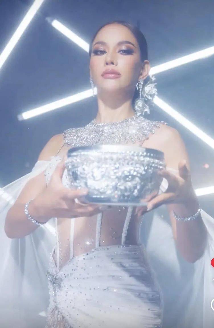 เผยโฉมชุดประจำชาติ แอนนา เสืองามเอี่ยม เตรียมใส่ประกวดบนเวที MU2022 เผยโฉมชุดประจำชาติ แอนนา เสืองามเอี่ยม เตรียมใส่ประกวดบนเวที MU2022