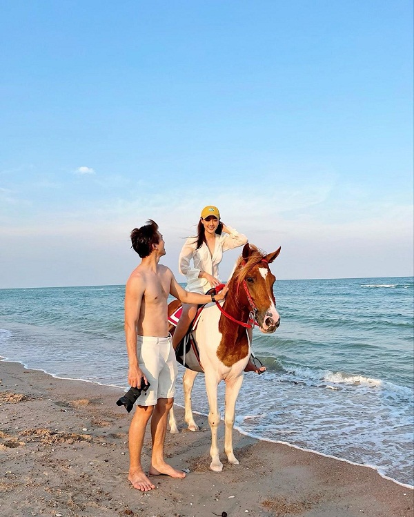 “น้ำตาล พิจักขณา” แฮปปี้รักมั่นคง 10 ปี “ไผ่ พาทิศ” (มีคลิป)