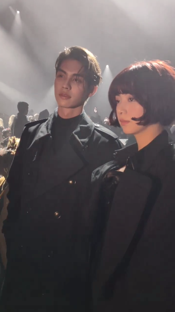 หล่อปังระดับโลก!! ประมวลลุค 'ไบร์ท วชิรวิชญ์' ประชันซุปตาร์โลก ชมแฟชั่นโชว์ลอนดอน หล่อปังระดับโลก!! ประมวลลุค 'ไบร์ท วชิรวิชญ์' ประชันซุปตาร์โลก ชมแฟชั่นโชว์ลอนดอน