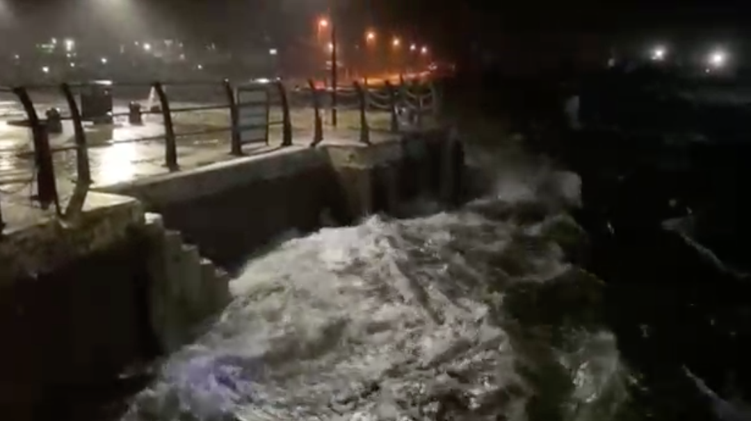 ยุโรปอ่วม! “พายุแฟรงคลิน” ถล่มยุโรปและอังกฤษเป็นลูกที่ 3ใน 5 วัน ตาย 14 ยุโรปอ่วม! “พายุแฟรงคลิน” ถล่มยุโรปและอังกฤษเป็นลูกที่ 3ใน 5 วัน ตาย 14