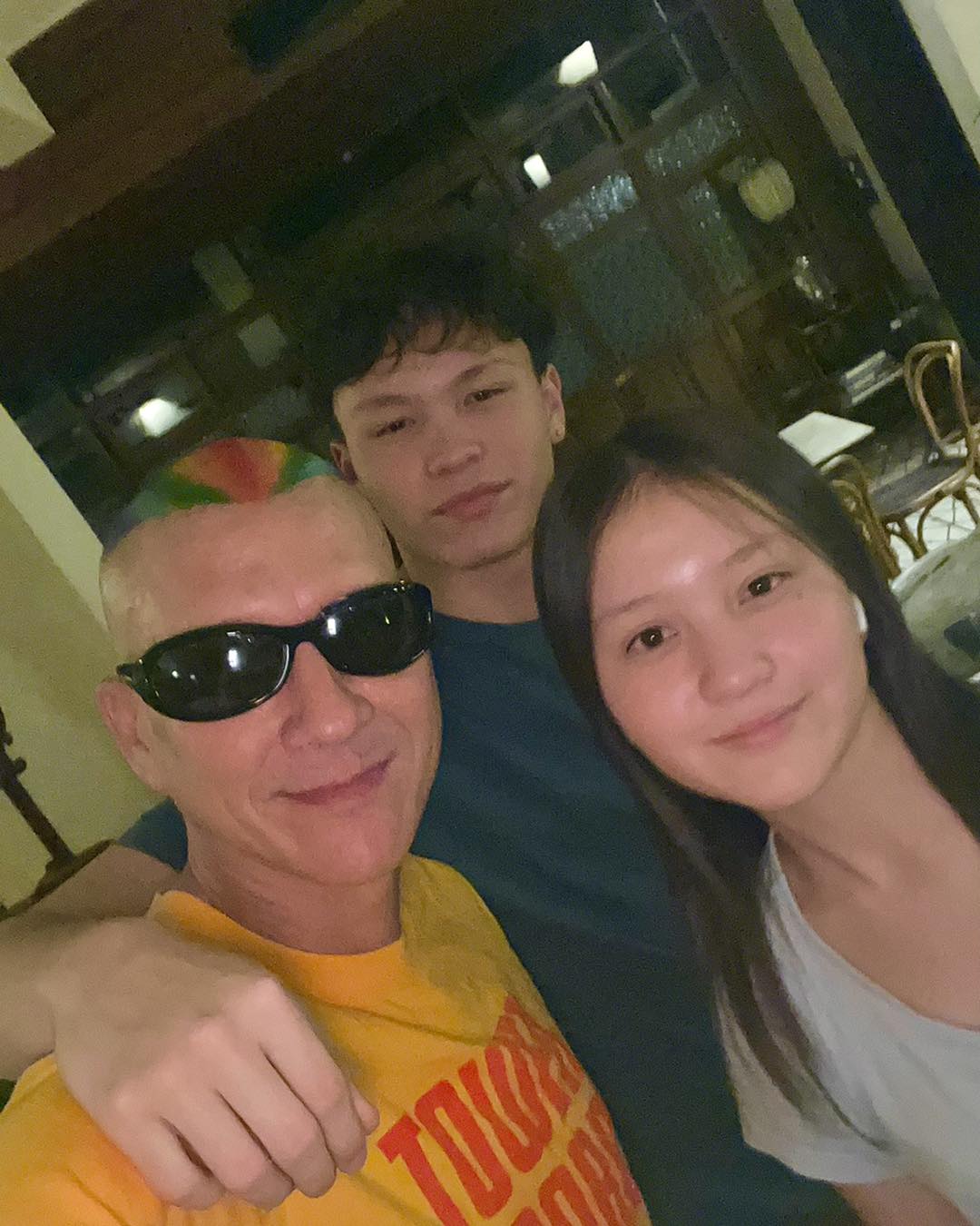 น้อย วงพรู เผยผู้อยู่เบื้องหลังลุคสุดเท่ ผม-เล็บ สีรุ้ง ในงาน Bangkok Pride น้อย วงพรู เผยผู้อยู่เบื้องหลังลุคสุดเท่ ผม-เล็บ สีรุ้ง ในงาน Bangkok Pride