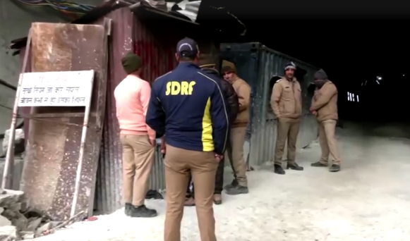 ภารกิจชีวิตใกล้สำเร็จ! ช่วย 40 คนงานอินเดียติดอุโมงค์ถล่ม ภารกิจชีวิตใกล้สำเร็จ! ช่วย 40 คนงานอินเดียติดอุโมงค์ถล่ม