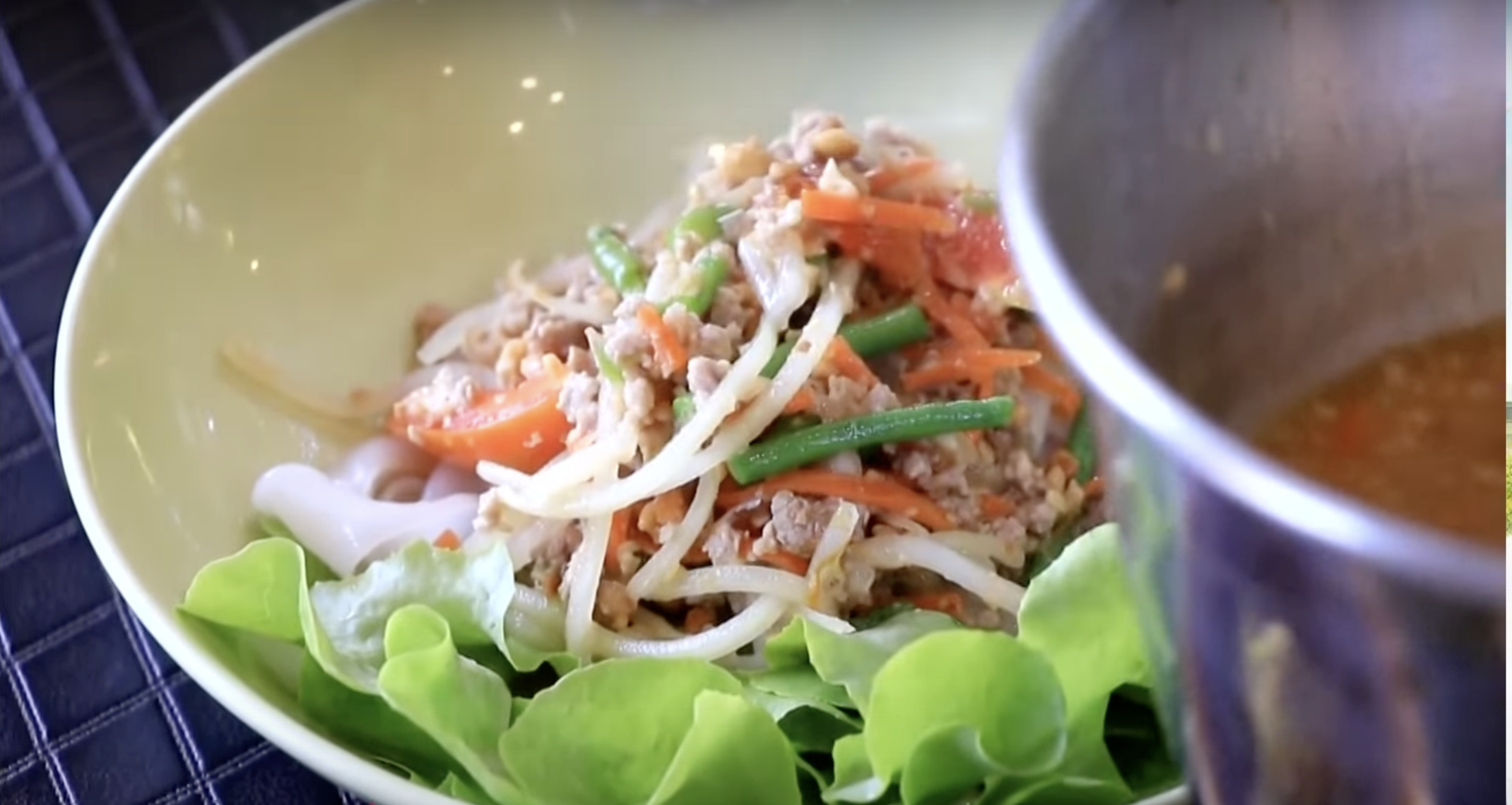 เปิดเมนูแปลก ก๋วยเตี๋ยวส้มตำ อร่อยล้ำไม่ซ้ำใคร