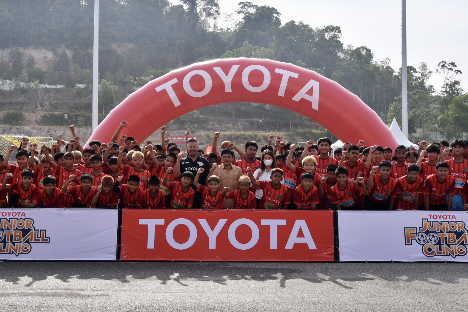 'โตโยต้า จูเนียร์ ฟุตบอลคลินิก' สานฝันเด็กใต้เสร็จสิ้นประเดิมคัดสนามแรกที่ 'กระบี่'