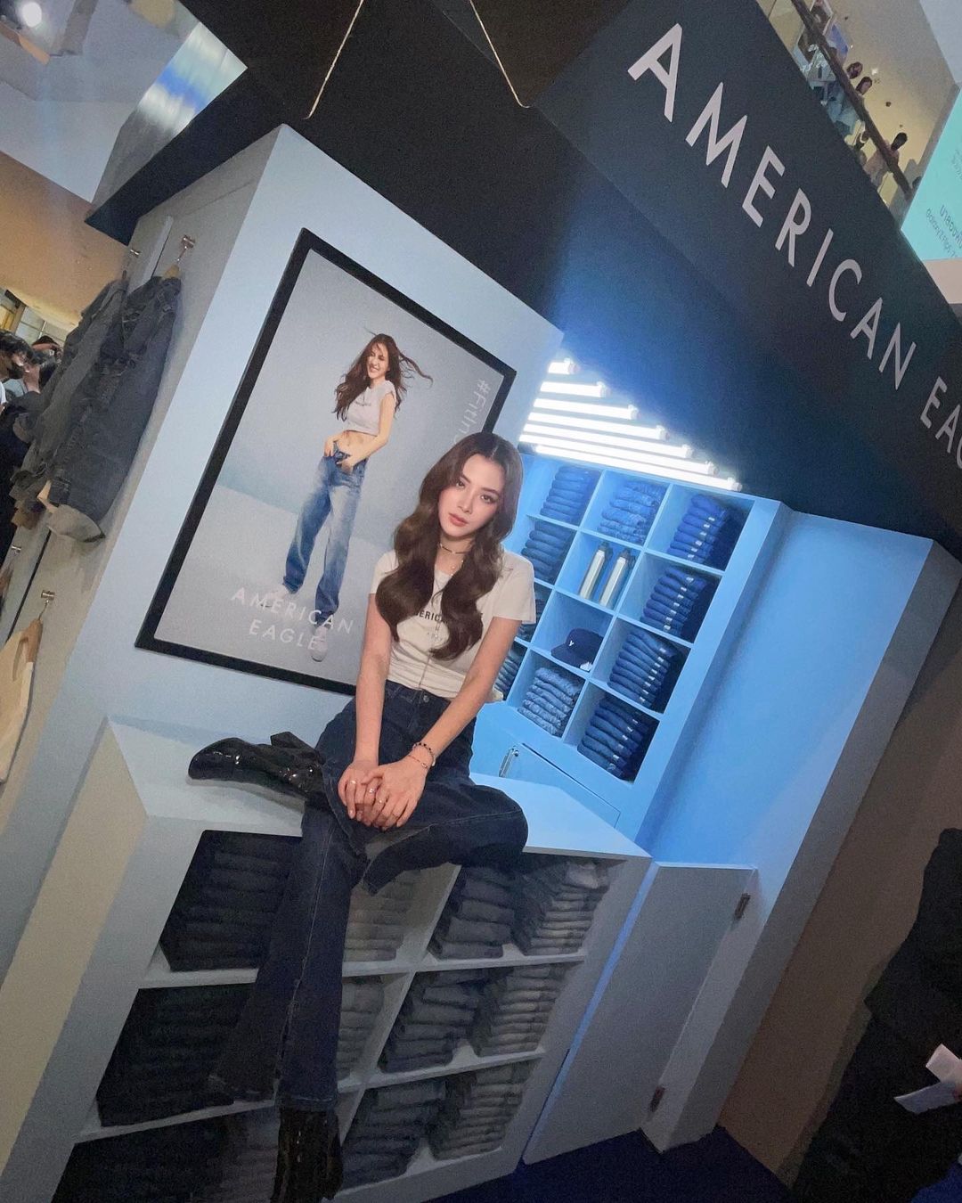 “ใบเฟิร์น” ปัดตอบเรื่องรายได้จากค่าพรีเซ็นเตอร์ (มีคลิป)