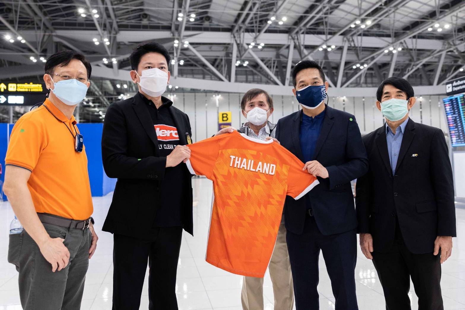 'ฮีโร่' มอบเสื้อซ้อมสนับสนุนฟุตซอลไทยคว้าชัยในชิงแชมป์โลก 2021 'ฮีโร่' มอบเสื้อซ้อมสนับสนุนฟุตซอลไทยคว้าชัยในชิงแชมป์โลก 2021