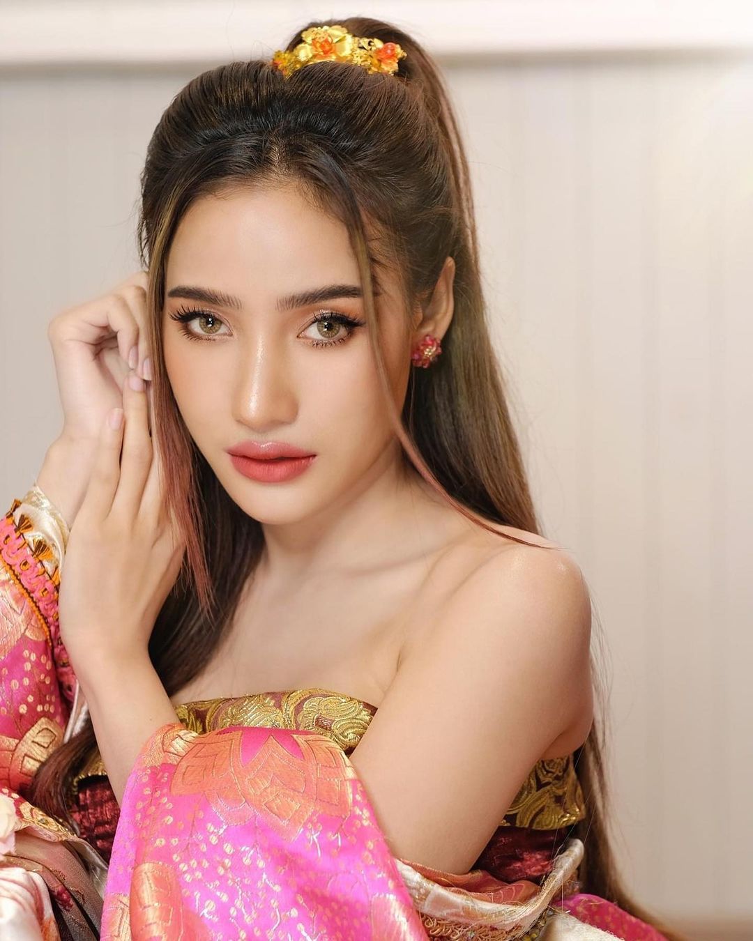 นุช วิลาวัลย์ ร้องเพลง รำถวาย แม่ฮันนี่ ศรีอีสาน เกิดเหตุการณ์ชวนขนลุก นุช วิลาวัลย์ ร้องเพลง รำถวาย แม่ฮันนี่ ศรีอีสาน เกิดเหตุการณ์ชวนขนลุก