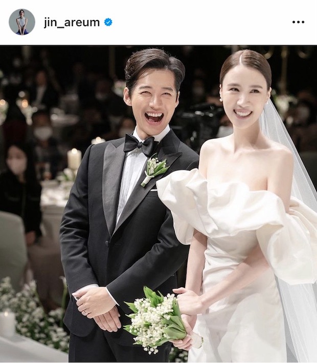 เจ้าสาวลงเอง!! เผยภาพวันวิวาห์ ‘นัมกุงมิน-จินอารึม’ ให้ชมกันชัดๆ