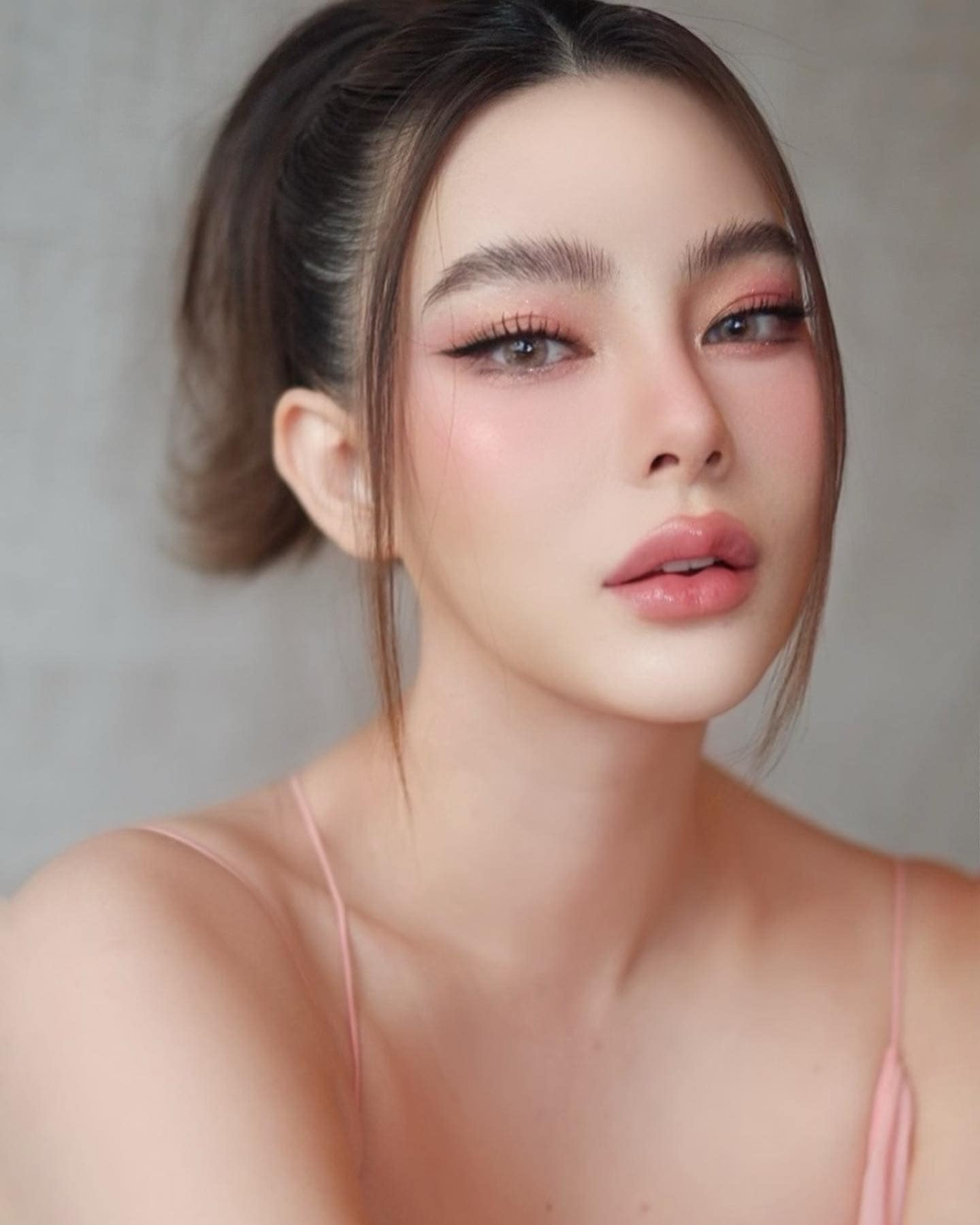 ชาวเน็ตตาดี สงสัยภาพที่ ดิว อริสรา ถูกทำร้ายร่างกาย คอสวมอะไรอยู่!? 