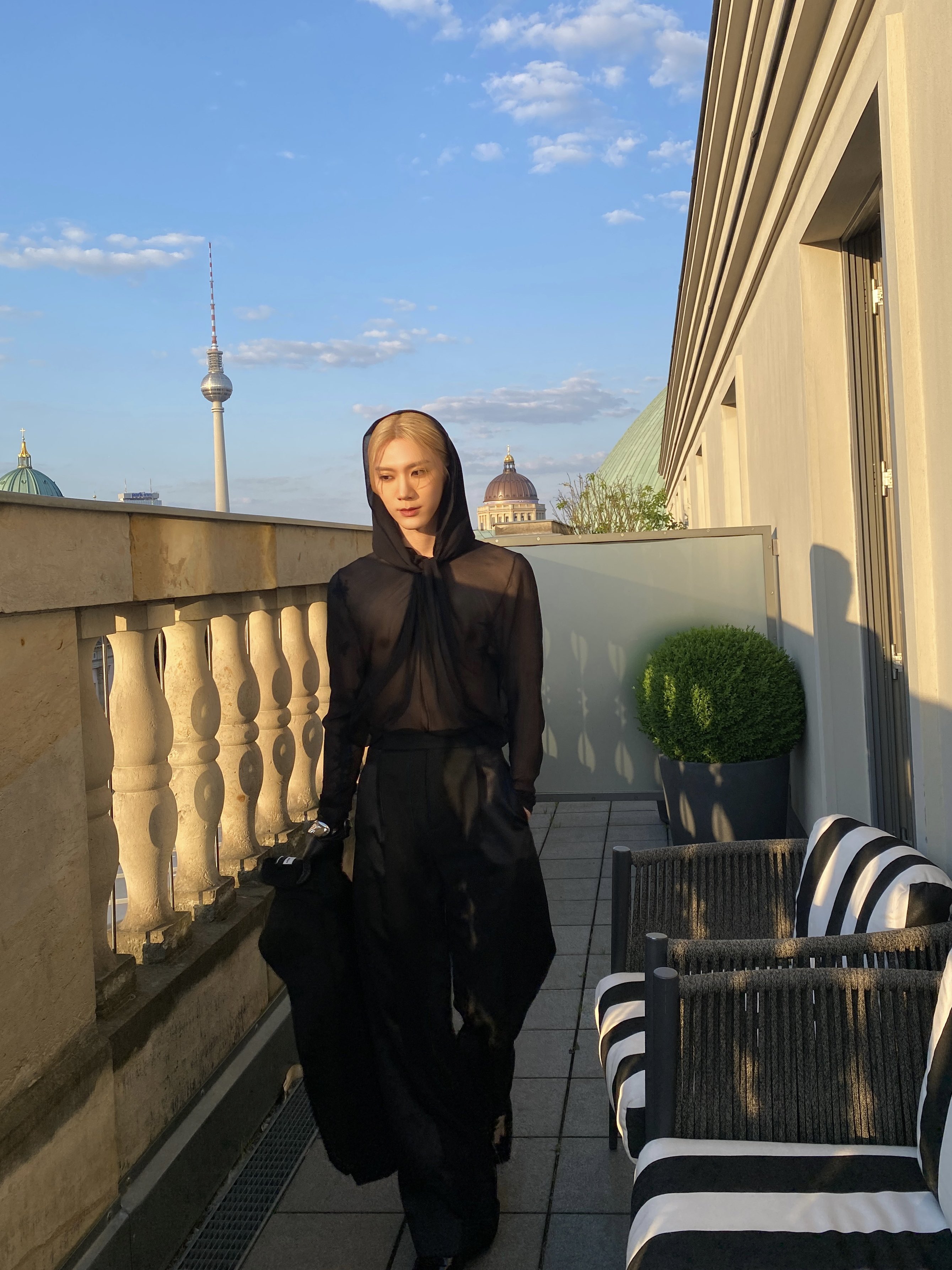 ฮอตทะลุล้านทวีต!! 'เตนล์ ชิตพล’ เซ็กซี่ซีทรูร่วมชมแฟชั่นโชว์ที่เบอร์ลินกับ 'มาร์ค ต้วน - คิตตี้ ชิชา' ฮอตทะลุล้านทวีต!! 'เตนล์ ชิตพล’ เซ็กซี่ซีทรูร่วมชมแฟชั่นโชว์ที่เบอร์ลินกับ 'มาร์ค ต้วน - คิตตี้ ชิชา'