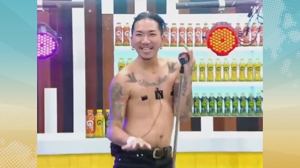 เต็มคาราเบล โตโน่ ภาคิน กระโดดน้ำขณะโชว์ร้องเพลง   (มีคลิป)