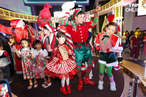เอาใจเด็กวันคริสต์มาส ลุงซานต้าโผล่สร้างสีสันใจกลางเมือง