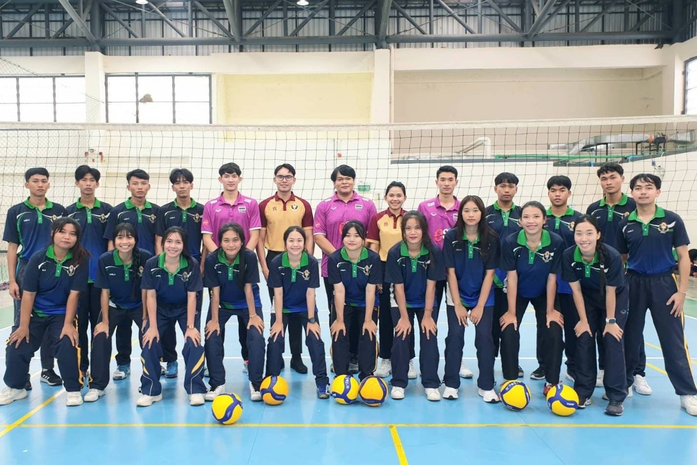 'โค้ชเอ็มม่า' พร้อม2ลูกทีมซีวีลีกร่วมให้ความรู้+ทักษะลูกยาง ที่ 'มกช.กรุงเทพ' 'โค้ชเอ็มม่า' พร้อม2ลูกทีมซีวีลีกร่วมให้ความรู้+ทักษะลูกยาง ที่ 'มกช.กรุงเทพ'