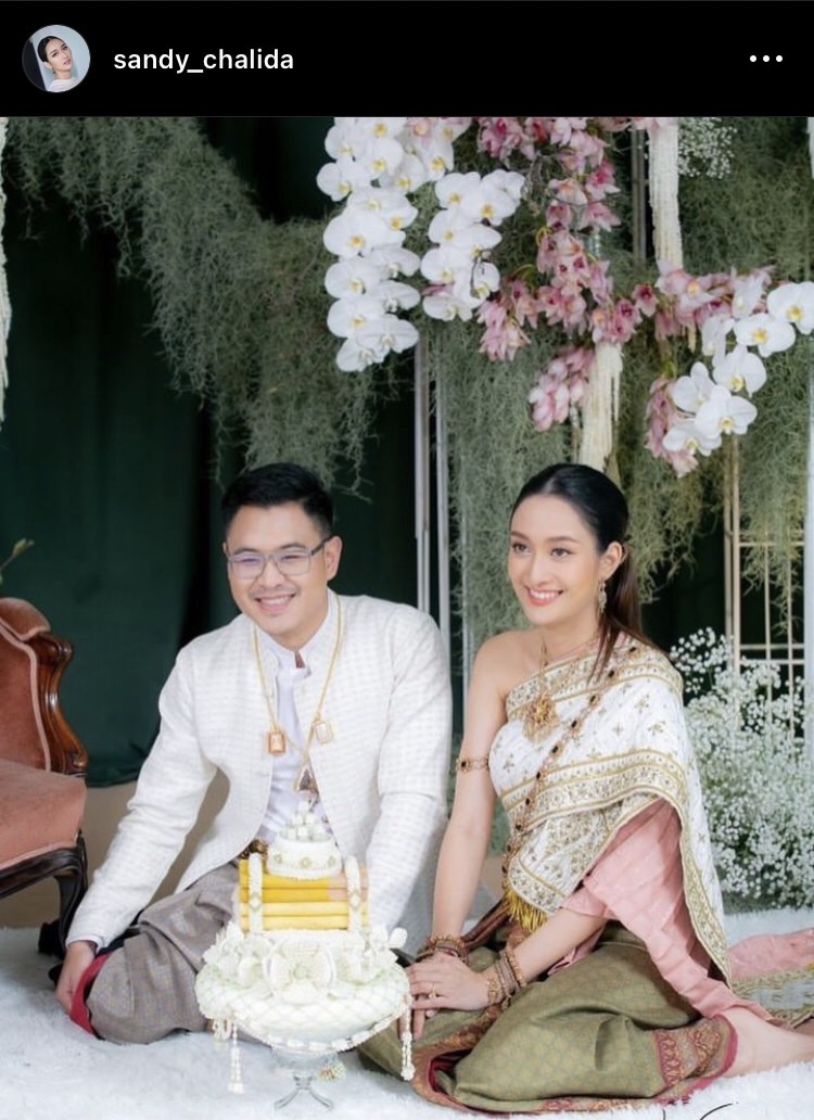 จับมือเริ่มต้นชีวิตคู่ แซนดี้ ชลิดา ควงแขนแฟนหนุ่มนักบินเข้าประตูวิวาห์ หลังคบกันมานานกว่า 8 ปี จับมือเริ่มต้นชีวิตคู่ แซนดี้ ชลิดา ควงแขนแฟนหนุ่มนักบินเข้าประตูวิวาห์ หลังคบกันมานานกว่า 8 ปี