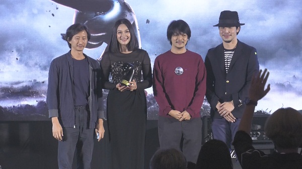 “ก็อต จิรายุ-เบลล่า” คว้ารางวัลนำชาย-หญิง สมาคมผู้กำกับภาพยนตร์ไทย ครั้งที่ 11 (มีคลิป) “ก็อต จิรายุ-เบลล่า” คว้ารางวัลนำชาย-หญิง สมาคมผู้กำกับภาพยนตร์ไทย ครั้งที่ 11 (มีคลิป)