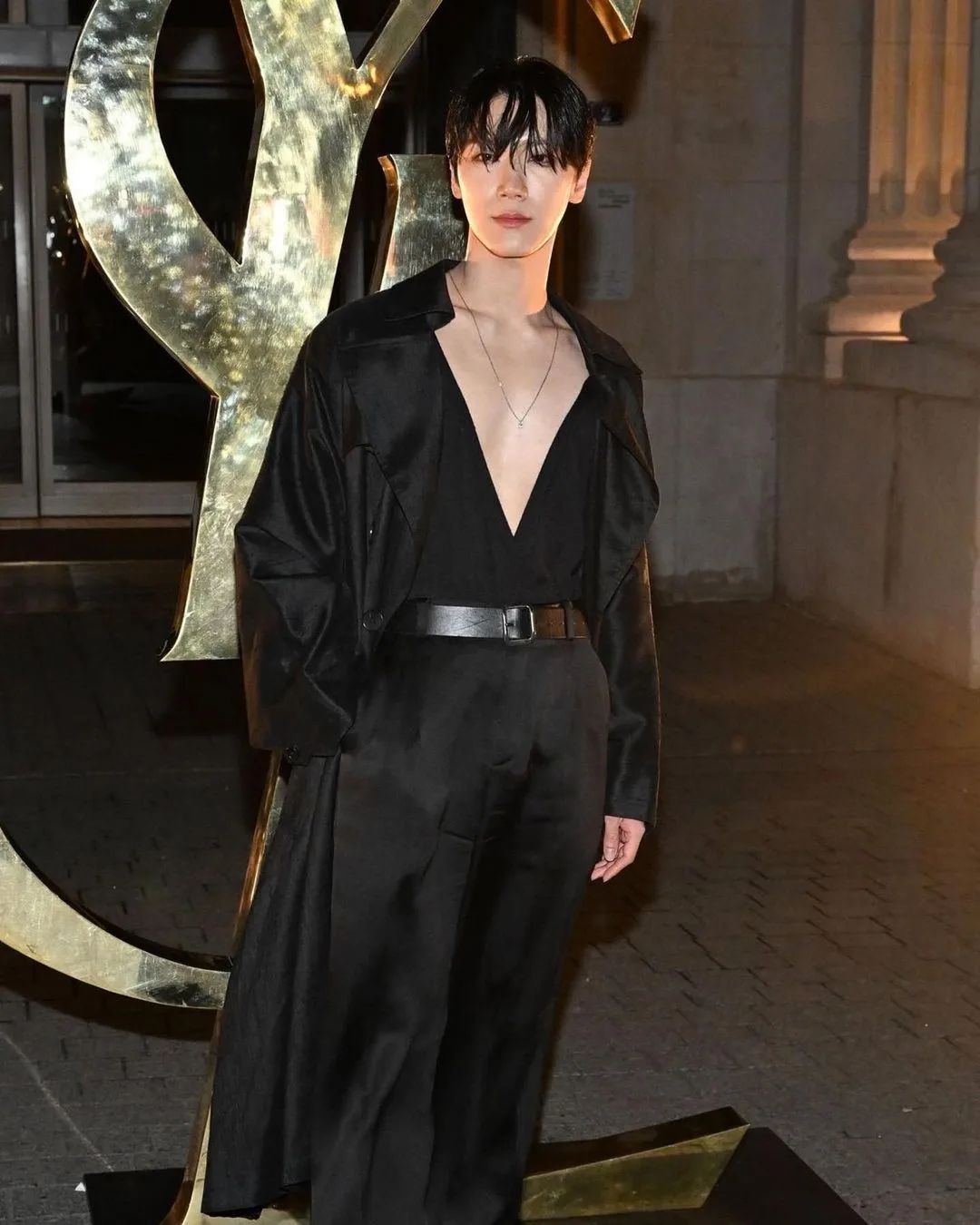 ฮอตไฟลุกที่ปารีส!! 'เตนล์ ชิตพล-จองฮัน SEVENTEEN' ในลุคเซ็กซี่ร่วมชมแฟชั่นโชว์ YSL