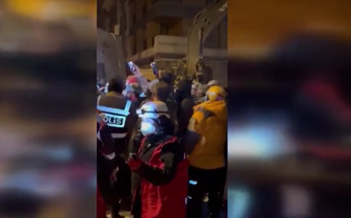 ปาฏิหาริย์! ช่วยเด็กติดใต้ซาก 260 ชม. เหยื่อแผ่นดินไหวแตะ 44,000 ราย