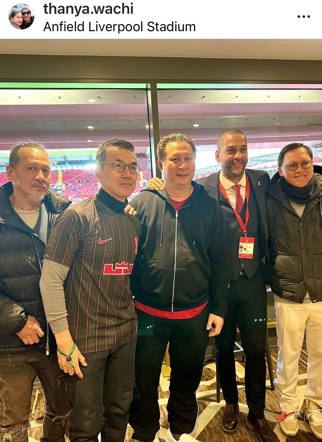 อ๊อฟ พงษ์พัฒน์ นั่งเครื่องส่วนตัว เชียร์ศึกแดงเดือดติดขอบสนาม อ๊อฟ พงษ์พัฒน์ นั่งเครื่องส่วนตัว เชียร์ศึกแดงเดือดติดขอบสนาม