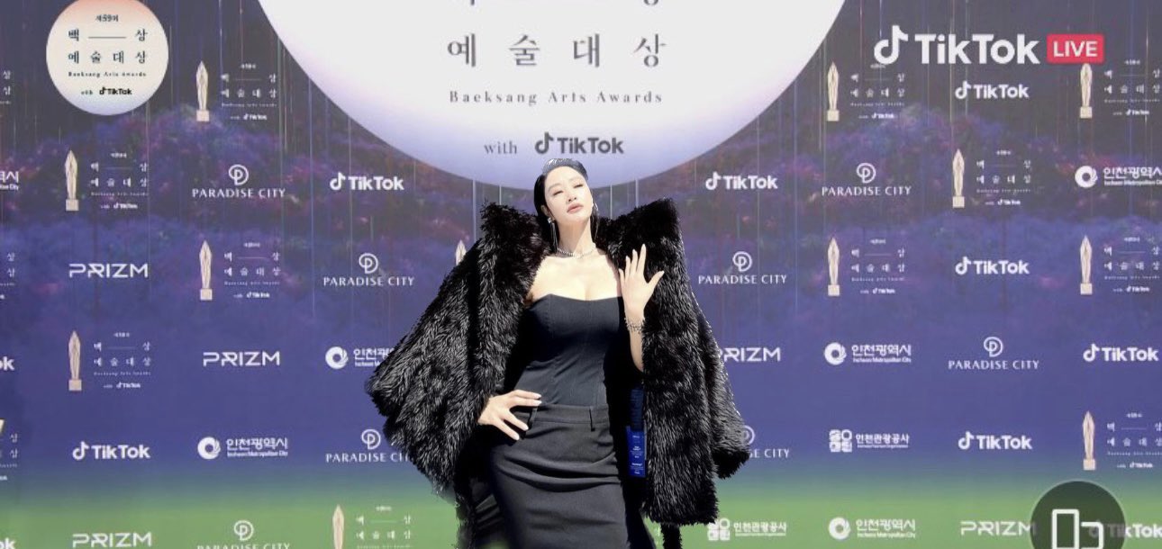 ลุ้น Baeksang Arts Awards!! ‘ซงฮเยคโย-ซูจี-พัคจินยอง-พัคโบกอม’ นำทัพซุปตาร์หล่อสวยบนพรมแดง