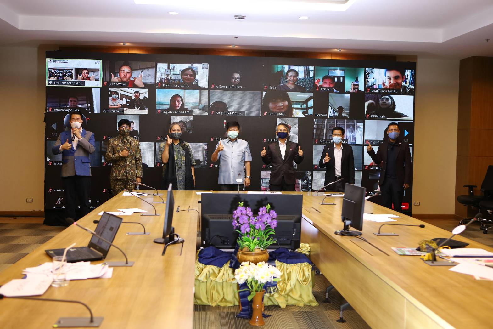 SACICT เชิญผู้เชี่ยวชาญผ้าไทยและนักออกแบบแฟชั่น ร่วมเสวนา Roadshow Online SACICT เชิญผู้เชี่ยวชาญผ้าไทยและนักออกแบบแฟชั่น ร่วมเสวนา Roadshow Online