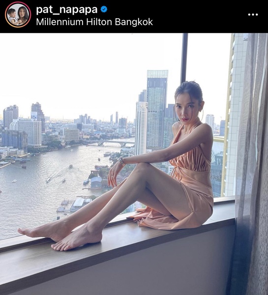 แพท ณปภา ยิ้มหน้าบาน! แฟนหนุ่มหอบดอกไม้ช่อใหญ่ ง้อ!! แพท ณปภา ยิ้มหน้าบาน! แฟนหนุ่มหอบดอกไม้ช่อใหญ่ ง้อ!!