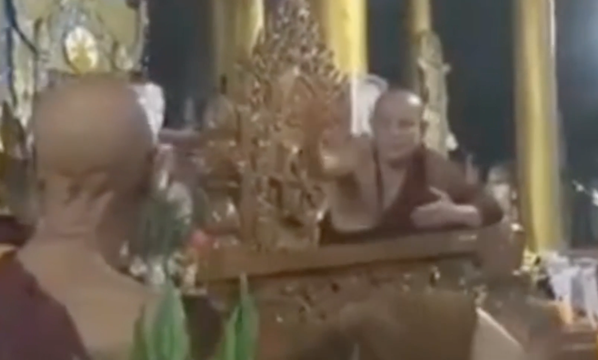 ครูบาบุญชุ่ม อาการอาพาธดีขึ้นแล้ว-พร้อมเผยสาเหตุทำไมถึงมีกิริยาแปลกๆ ครูบาบุญชุ่ม อาการอาพาธดีขึ้นแล้ว-พร้อมเผยสาเหตุทำไมถึงมีกิริยาแปลกๆ