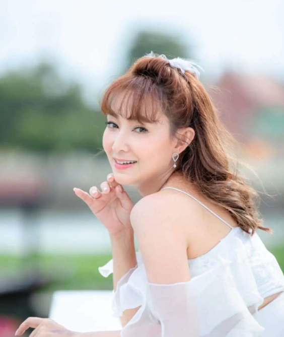 อ่วมหนัก! “ต้อม ณหทัย” เจอพิษน้ำทะเลหนุนสูงริมเจ้าพระยา (มีคลิป)