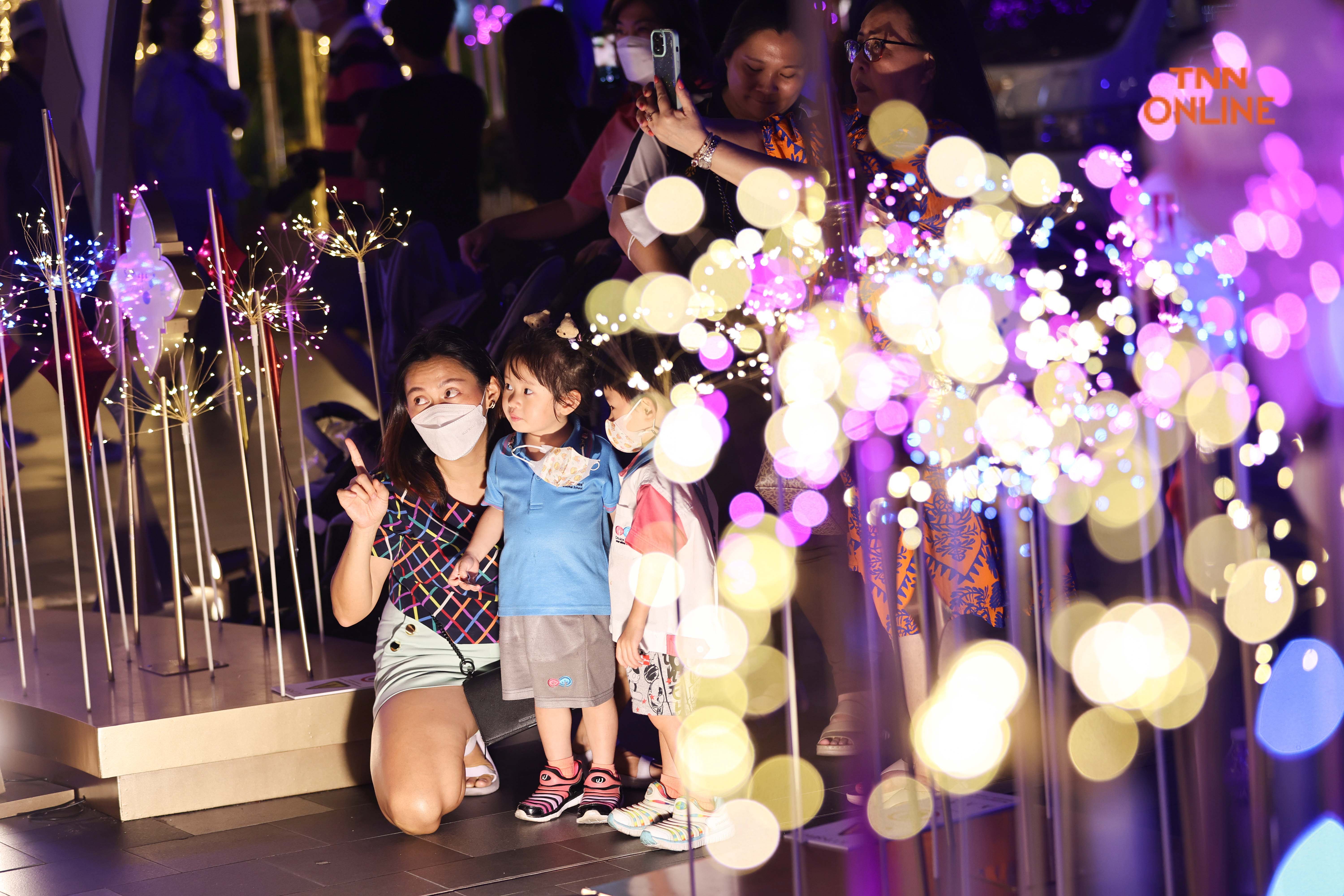 ไอคอนสยามโชว์ต้นคริสต์มาสพลังงานสะอาดลดมลพิษสู่ชั้นบรรยากาศ