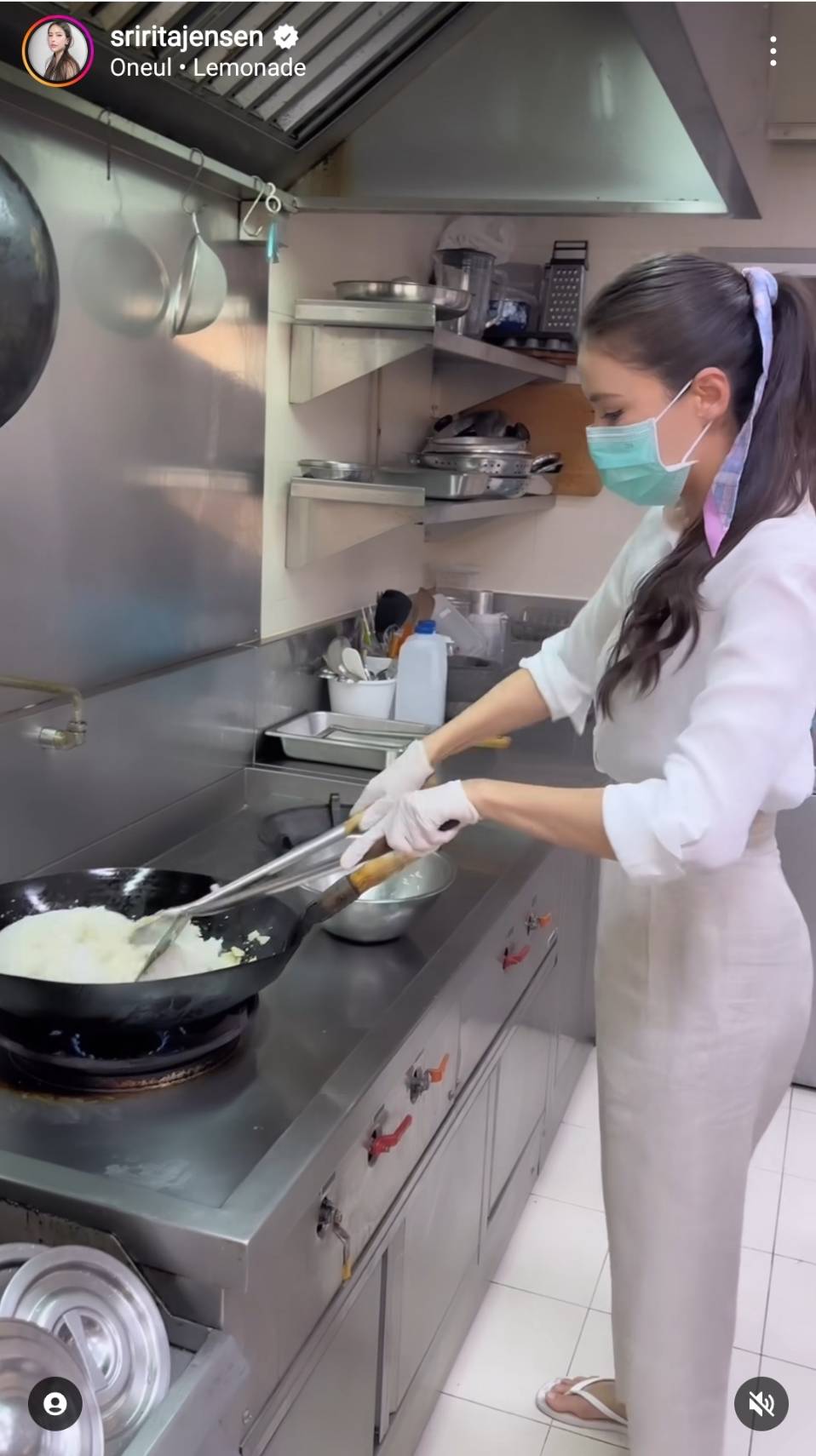 ศรีริต้า ควงลูกชาย น้องกวิณท์ เข้าครัวทำอาหารไปแจก เนื่องในวันเกิดสามี คุณกรณ์ ณรงค์เดช ศรีริต้า ควงลูกชาย น้องกวิณท์ เข้าครัวทำอาหารไปแจก เนื่องในวันเกิดสามี คุณกรณ์ ณรงค์เดช