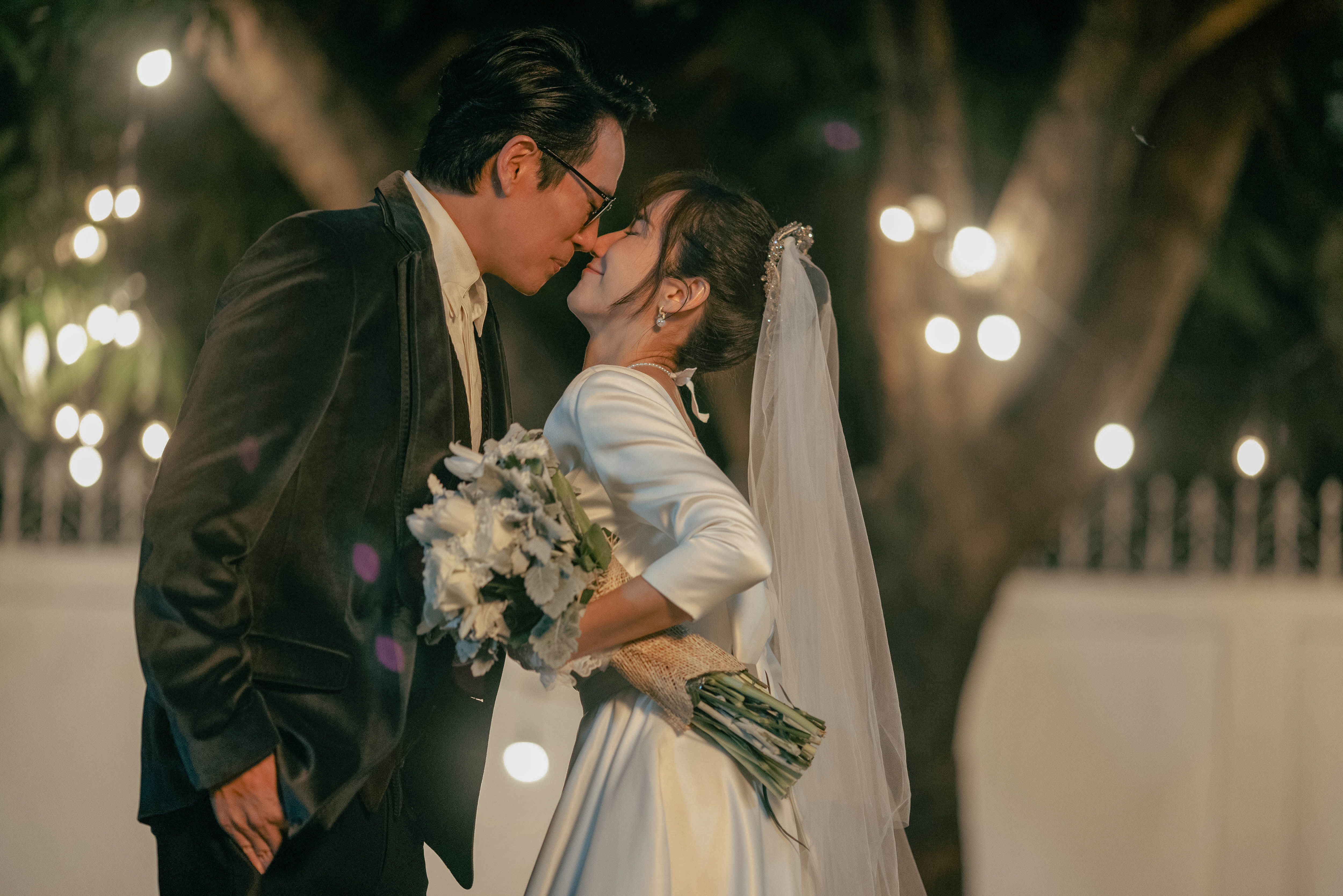 2 ซุปตาร์เมืองไทย “เบิร์ด ธงไชย” ควงคู่ “อั้ม-พัชราภา” ทดลองเข้าหอครั้งแรก! 2 ซุปตาร์เมืองไทย “เบิร์ด ธงไชย” ควงคู่ “อั้ม-พัชราภา” ทดลองเข้าหอครั้งแรก!