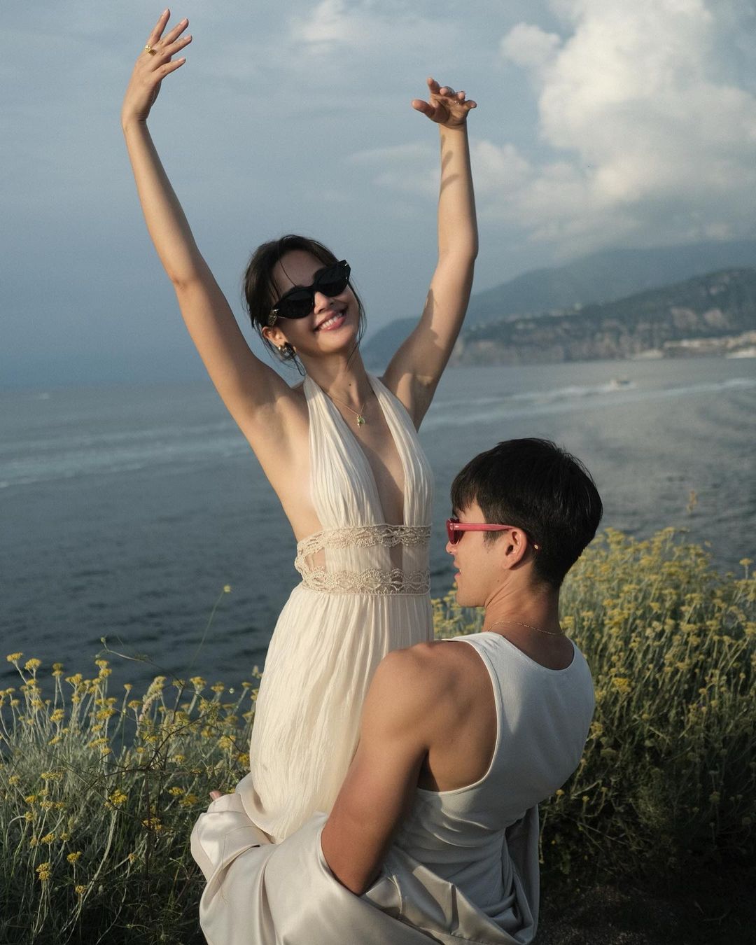 ออร่าคนมีความสุข ญาญ่า อวดแหวนเพชรที่ ณเดชน์ ขอแต่งงาน ในงานอีเว้นท์ (มีคลิป) 