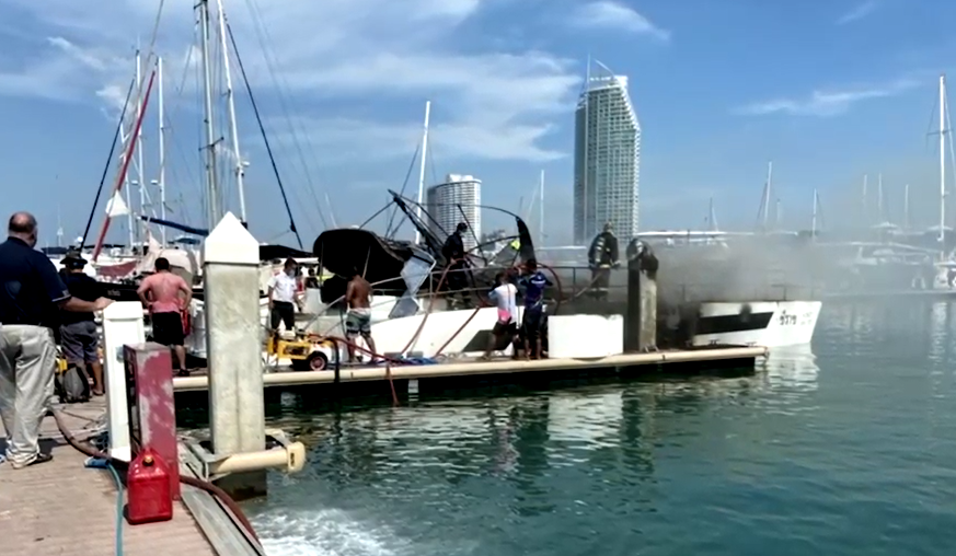 ควันโขมง! ไฟไหม้ เรือยอร์ชหรู คาดเสียหายกว่า 18 ล้าน