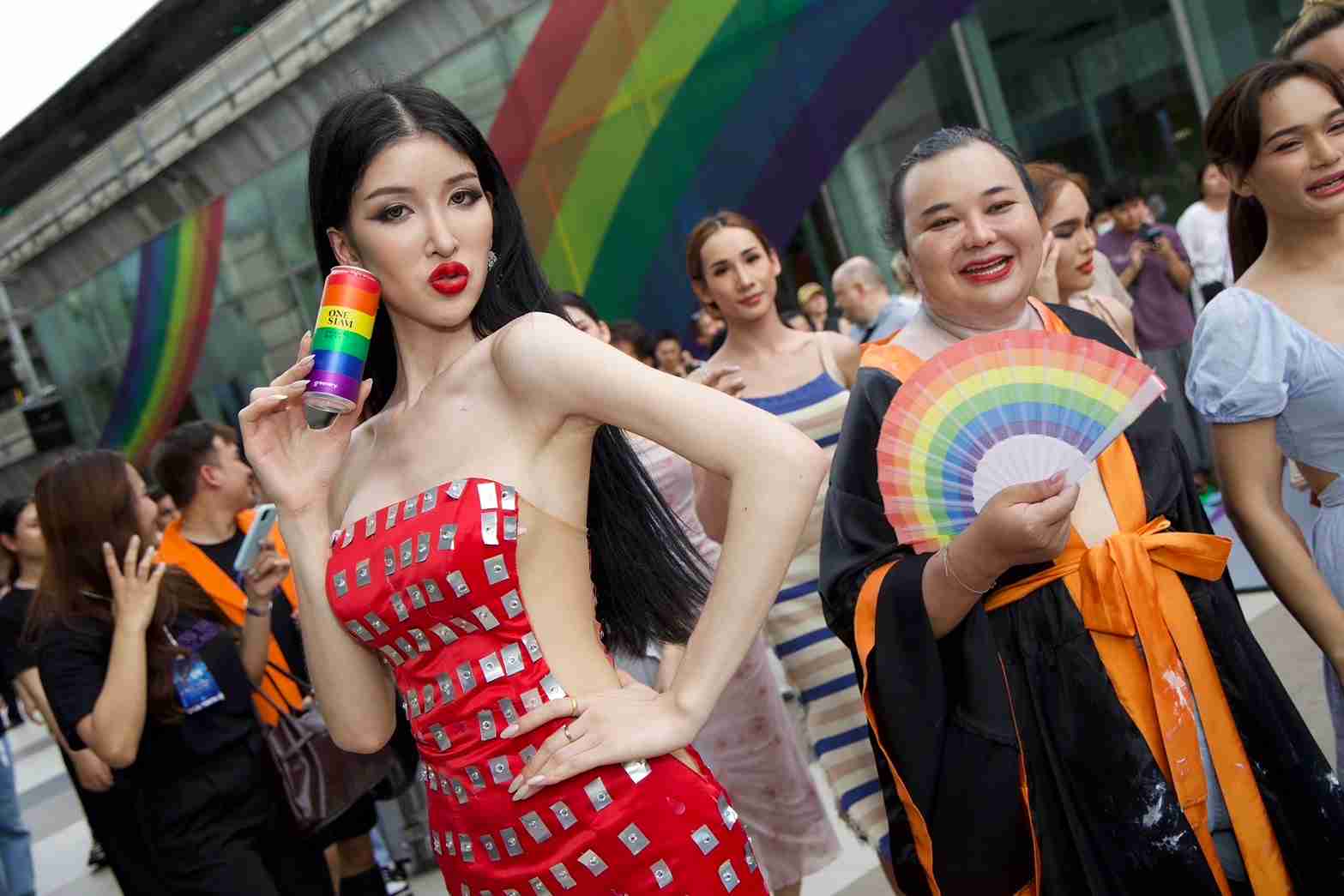 นายกเปิดเทศกาลบางกอกไพรด์เฟสติวัล ยิ่งใหญ่ฉลองกฏหมายสมรสเท่าเทียม นายกเปิดเทศกาลบางกอกไพรด์เฟสติวัล ยิ่งใหญ่ฉลองกฏหมายสมรสเท่าเทียม