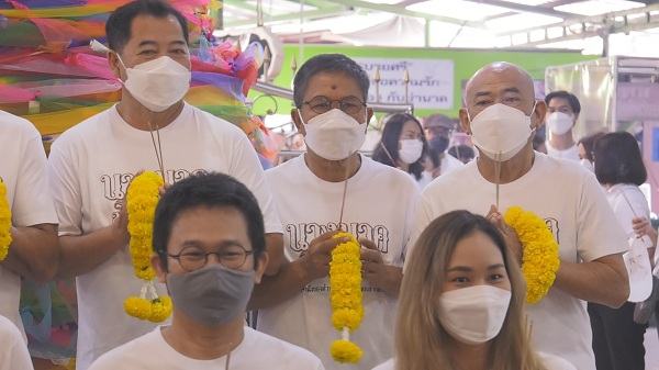 เด๋อ ดอกสะเดา ไม่คิดลาวงการแม้อายุมากแล้ว เผยจะทำจนกว่าจะไม่ไหว (มีคลิป) เด๋อ ดอกสะเดา ไม่คิดลาวงการแม้อายุมากแล้ว เผยจะทำจนกว่าจะไม่ไหว (มีคลิป)