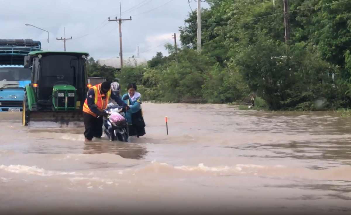 อ่างเก็บน้ำห้วยเชียงคำพัง น้ำทะลักลงสู่พื้นที่ 5 ตำบล อ่างเก็บน้ำห้วยเชียงคำพัง น้ำทะลักลงสู่พื้นที่ 5 ตำบล