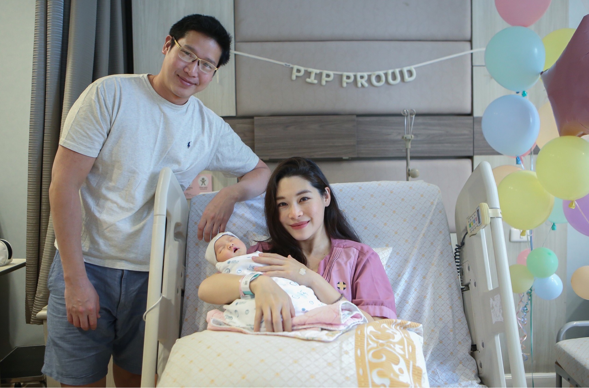 “ปอ ณฐมน” คลอดลูกสาว “พิพพราว” สุดปลื้ม ถอดแบบคุณพ่อมาเป๊ะ “ปอ ณฐมน” คลอดลูกสาว “พิพพราว” สุดปลื้ม ถอดแบบคุณพ่อมาเป๊ะ