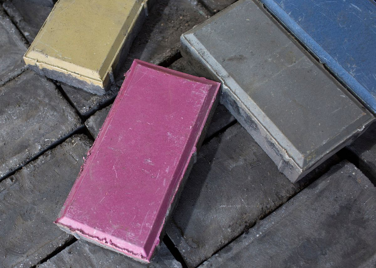 อิฐจากถุงขยะพลาสติก แข็งกว่าซีเมนต์ 2 เท่า อิฐจากถุงขยะพลาสติก แข็งกว่าซีเมนต์ 2 เท่า