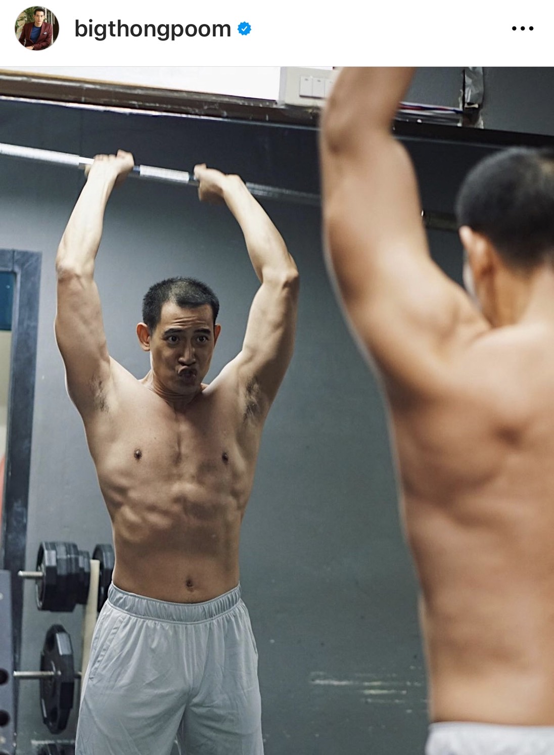 ส่องพระเอกกล้ามโต!!  บิ๊ก ทองภูมิ แจงสาเหตุไม่ลงภาพถอดเสื้อ เพราะถูกคุกคาม และเคยโดนขอซื้อบริการ