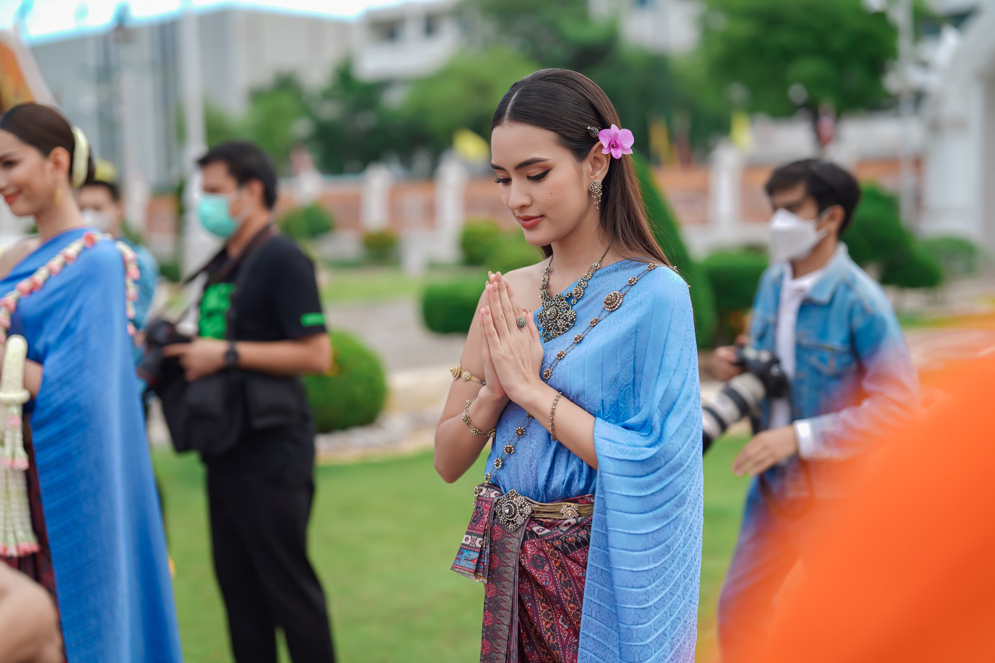 สวยสง่าในชุดไทย 30 สาวงาม MUT 2022 ร่วมทำบุญเพื่อความเป็นสิริมงคล