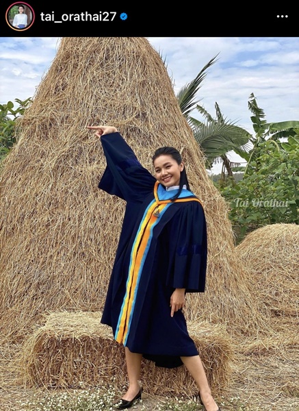 ต่าย อรทัย คว้าปริญญาอีกหนึ่งใบ ได้สำเร็จ แฟนคลับแห่ยินดีอย่างล้นหลาม ต่าย อรทัย คว้าปริญญาอีกหนึ่งใบ ได้สำเร็จ แฟนคลับแห่ยินดีอย่างล้นหลาม