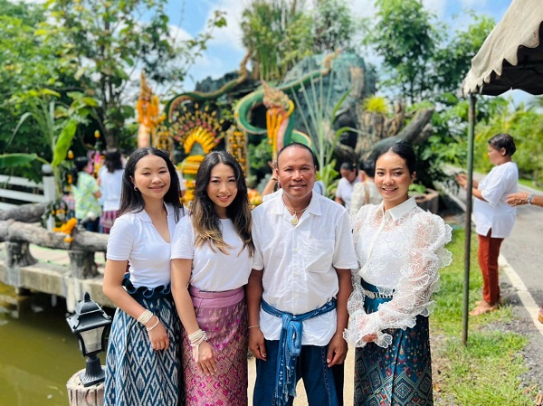 ไมค์ ภิรมย์พร จัดงานบายศรีสู่ขวัญ ต้อนรับลูกสาวกลับเมืองไทย (มีคลิป) ไมค์ ภิรมย์พร จัดงานบายศรีสู่ขวัญ ต้อนรับลูกสาวกลับเมืองไทย (มีคลิป)