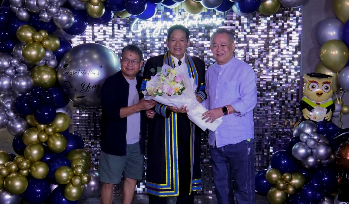 “โย่ง เชิญยิ้ม” รับปริญญากิตติมศักดิ์ 